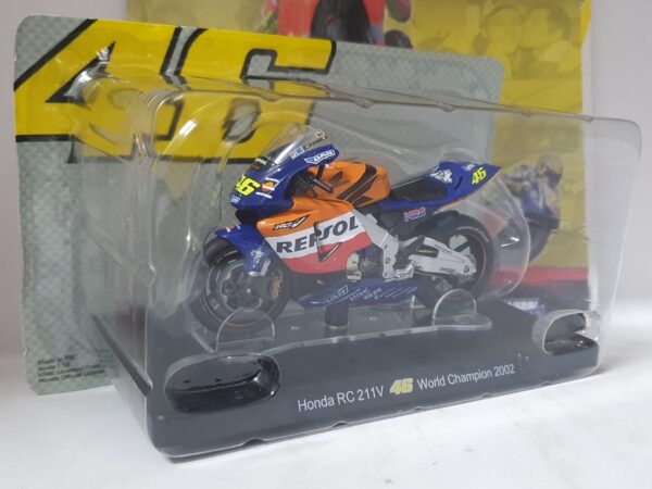 Honda RC 211V World Champion 2002 Valentino Rossi 46 1/18 - uscita 3 - immagine 2